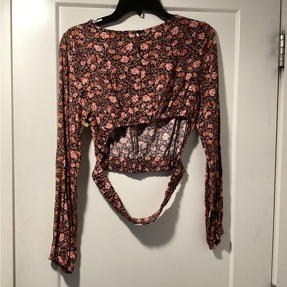 Nwot Elodie Floral Shirt size small - Picture 4 of 4